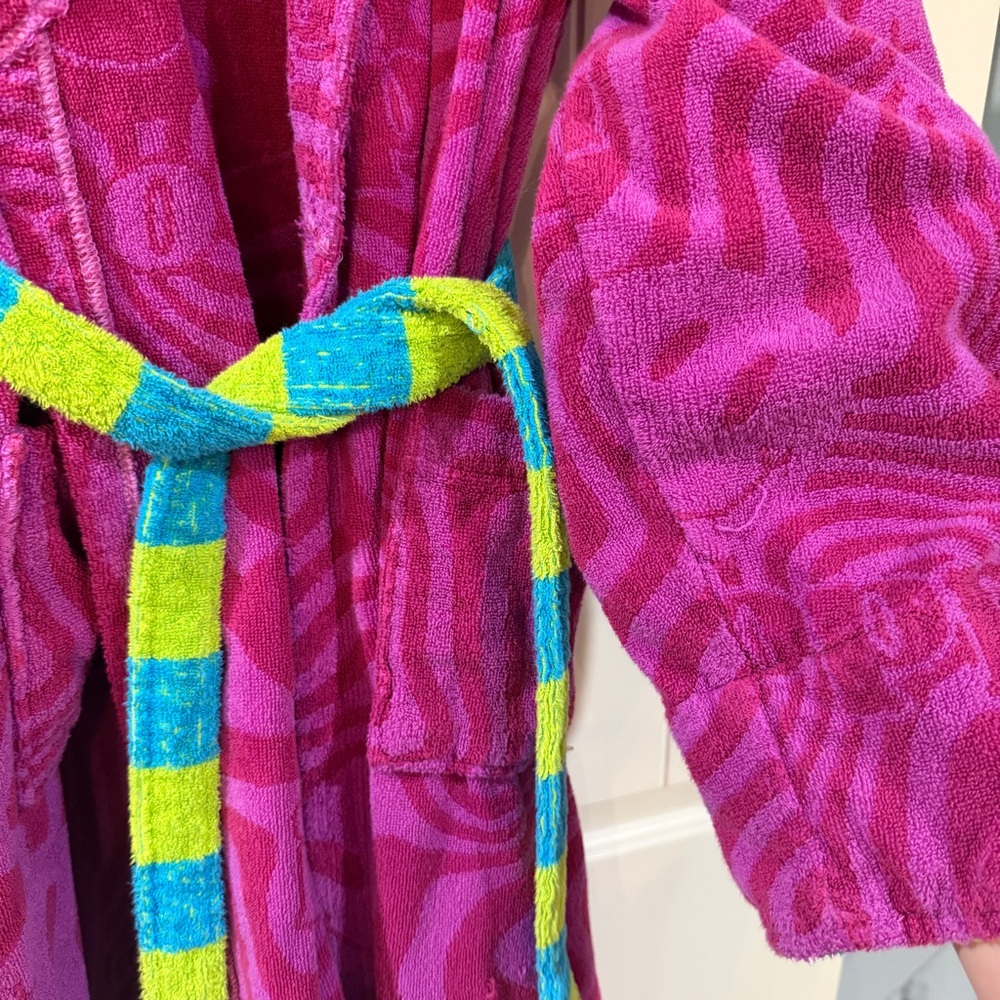 Poppi robe - Plush Women's Robe in Magenta with Colorful Stripe Belt - Picture 2 of 3